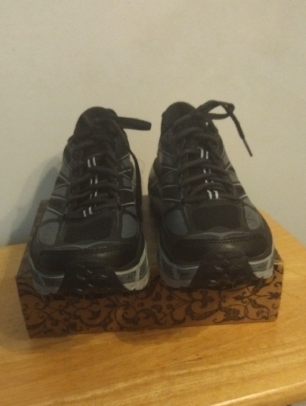 New Women's s Black Athletic Lace-Up Sneakers.Size 9